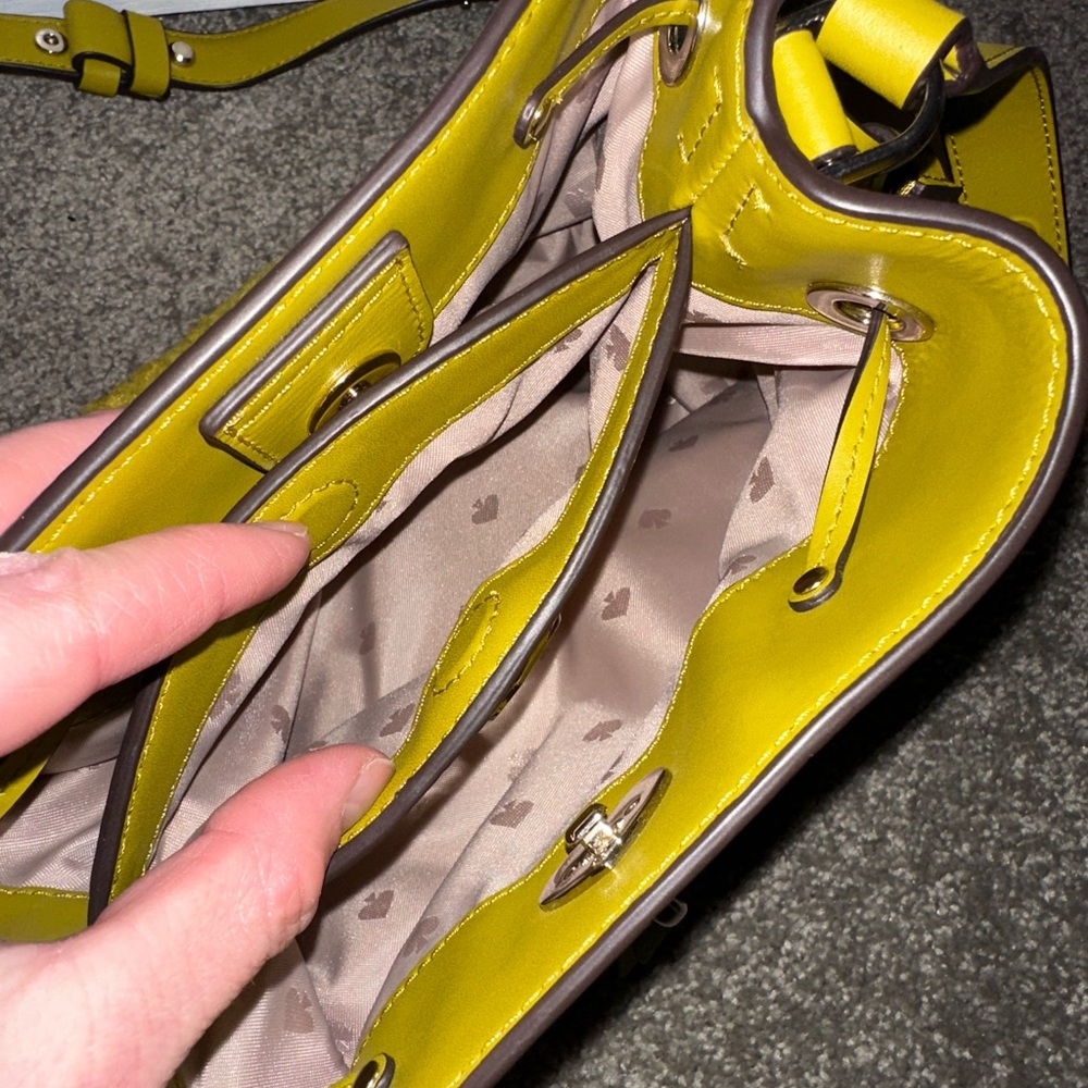 Kate spade chartreuse fuzzy bucket bag - Picture 2 of 5